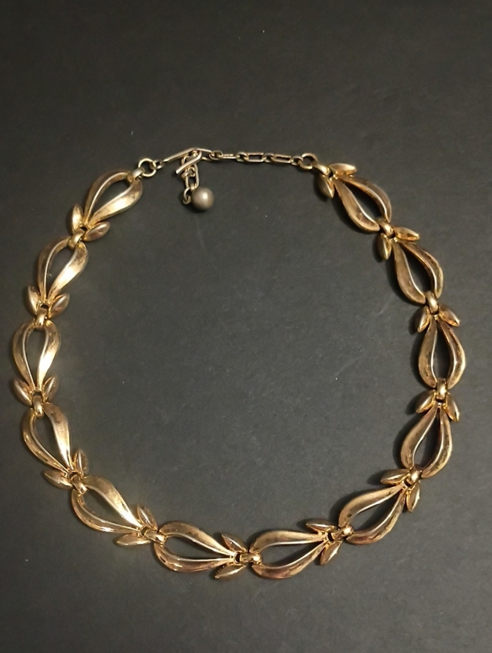 Trifari  Vintage Gold-Tone Ribbon Bow Linked Choker Necklace